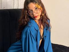 Vallerry69 - female with black hair webcam at xLoveCam