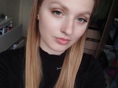 VandaManges - blond female webcam at xLoveCam