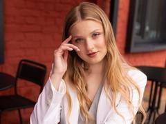 VandaManges - blond female webcam at xLoveCam