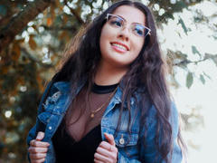 VanessaClose - female with brown hair and  big tits webcam at xLoveCam