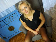 VanessaHOTX - blond female webcam at ImLive