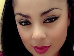 vanessitta - female with black hair and  small tits webcam at ImLive