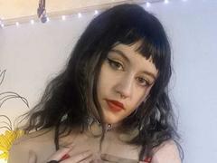 Velmoon - female with black hair webcam at xLoveCam