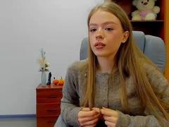 Veloura from xLoveCam