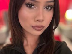 VelvetKisse from xLoveCam