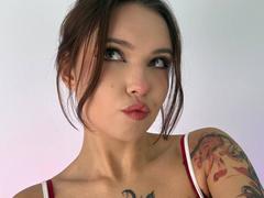 VenettaBershadsky - female with black hair webcam at xLoveCam
