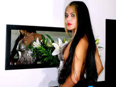 VenusLance - shemale with black hair and  small tits webcam at xLoveCam
