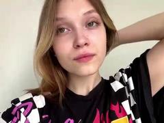 VeraBrabazon - blond female webcam at xLoveCam