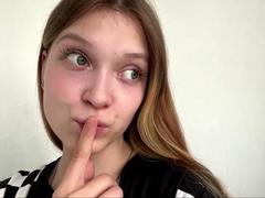VeraBrabazon - blond female webcam at xLoveCam