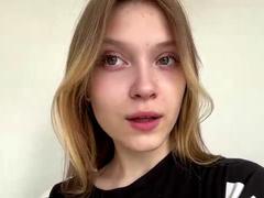 VeraBrabazon - blond female webcam at xLoveCam