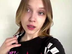 VeraBrabazon - blond female webcam at xLoveCam