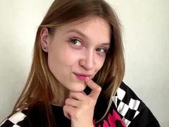 VeraBrabazon - blond female webcam at xLoveCam