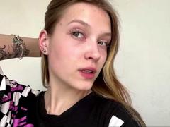 VeraBrabazon - blond female webcam at xLoveCam