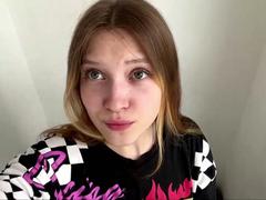 VeraBrabazon - blond female webcam at xLoveCam