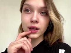 VeraBrabazon - blond female webcam at xLoveCam