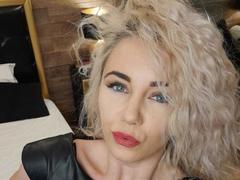 VeraNoires - blond female with  big tits webcam at xLoveCam