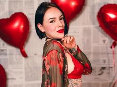 VeroHands - female with black hair and  big tits webcam at xLoveCam