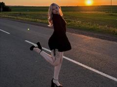 VeronaBagnato - blond female with  big tits webcam at xLoveCam