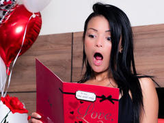 VeronicSaenz - female with black hair and  big tits webcam at xLoveCam