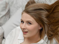 VeronicaWatts - blond female with  big tits webcam at xLoveCam