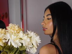 VeronicaaJoness - female with black hair webcam at xLoveCam