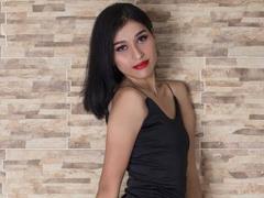 VeronicaGarciaXXX - female with black hair webcam at ImLive