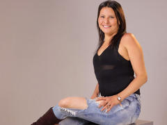 VeronikaGreco - female with brown hair and  small tits webcam at xLoveCam