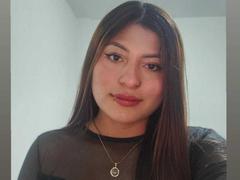 VeronikaLara - female with brown hair webcam at xLoveCam