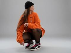 VertieTllo - female with brown hair webcam at xLoveCam