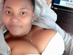 Vianey - female with black hair webcam at xLoveCam