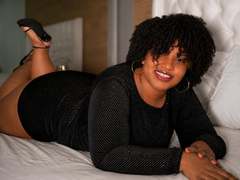 ViaraMoon - female with brown hair webcam at xLoveCam