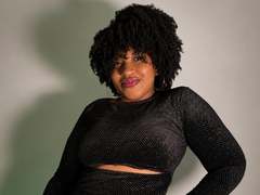 ViaraMoon - female with brown hair webcam at xLoveCam