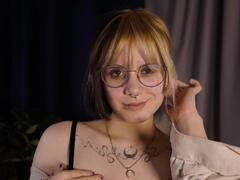 VickeyParkes - female webcam at xLoveCam