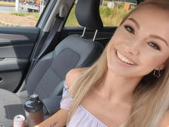 VickyFox-hot - blond female webcam at xLoveCam