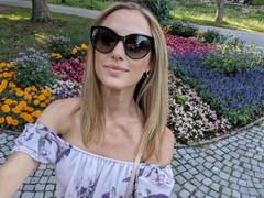 VickyFox-hot from xLoveCam