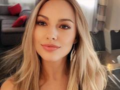 VickyFox-hot - blond female webcam at xLoveCam