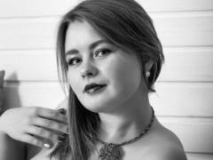 VictoriaCake - female with brown hair webcam at xLoveCam