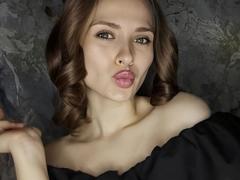 VictoriaClifford - female with brown hair and  big tits webcam at LiveJasmin