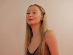 VictoriaRiddle - blond female webcam at LiveJasmin