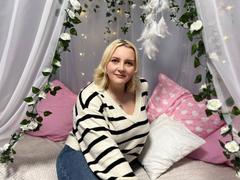 VictoriaNotti - blond female with  big tits webcam at LiveJasmin