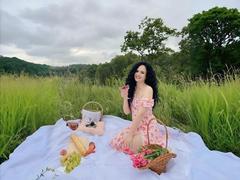 VictoriaClifford - female with brown hair and  big tits webcam at LiveJasmin