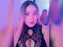 VictoriaRoyale from xLoveCam