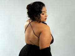 Vikyleee - female with black hair and  big tits webcam at xLoveCam