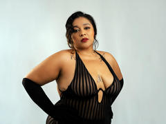 Vikyleee - female with black hair and  big tits webcam at xLoveCam