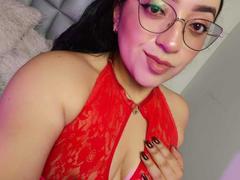 ViiolettRosse - female with black hair webcam at xLoveCam