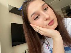 VikVikLove - female with brown hair webcam at xLoveCam