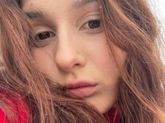 VikVikLove - female with brown hair webcam at xLoveCam