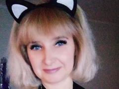 Vikaohair - blond female with  small tits webcam at xLoveCam