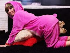 Vikaohair - blond female with  small tits webcam at xLoveCam