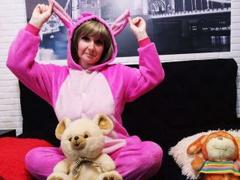 Vikaohair - blond female with  small tits webcam at xLoveCam